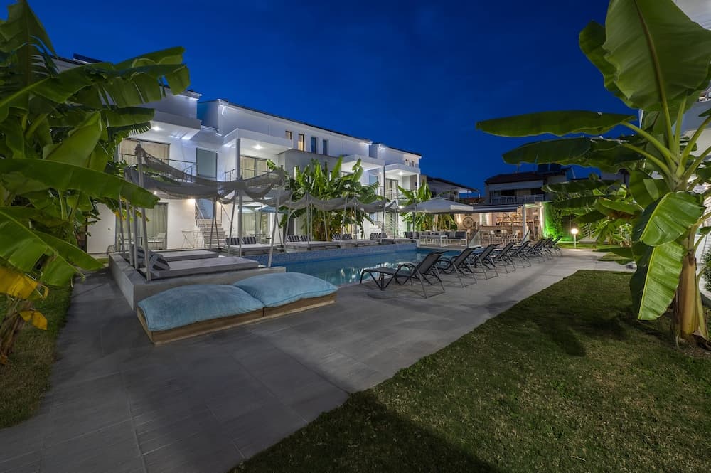 Adonis Village