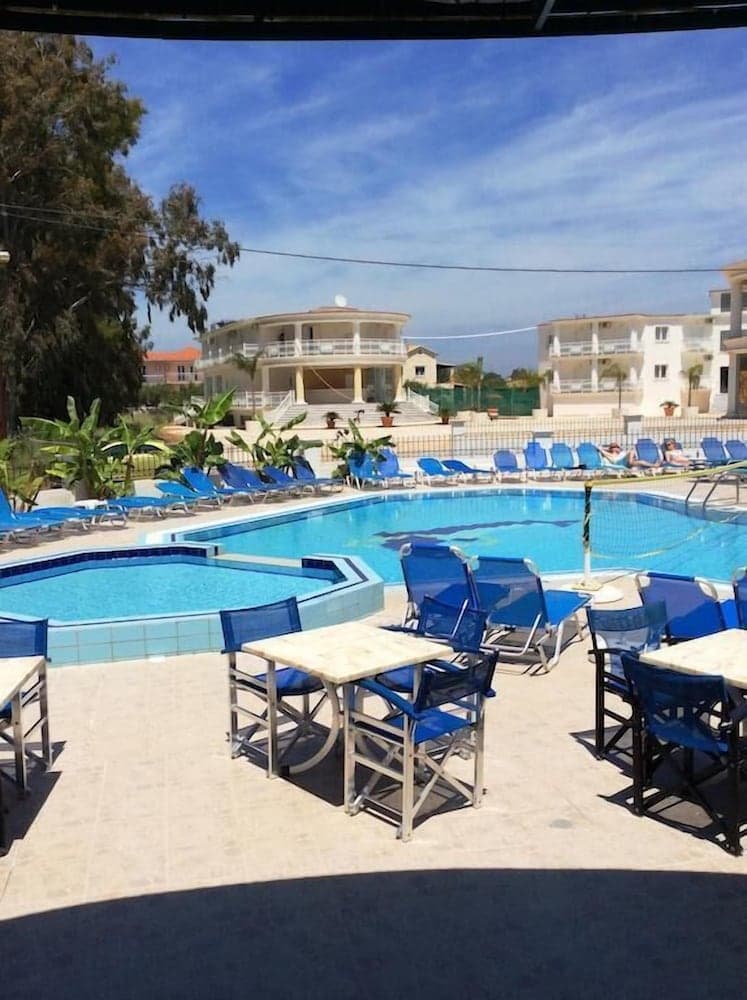 Mariana Hotel & Studios
