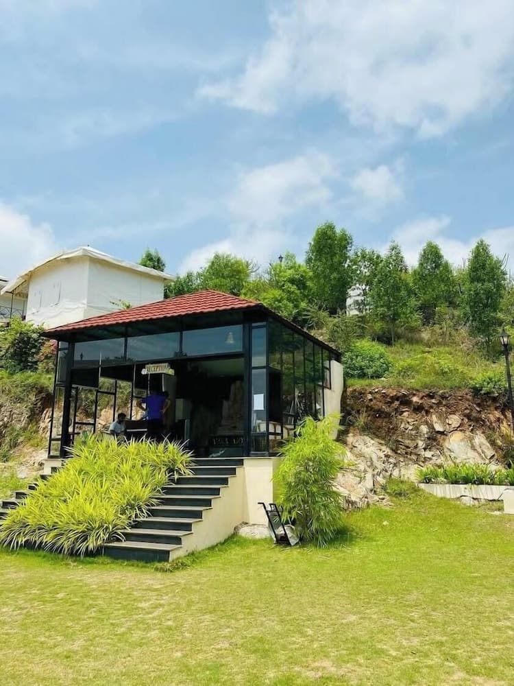 Aura Gold Resort