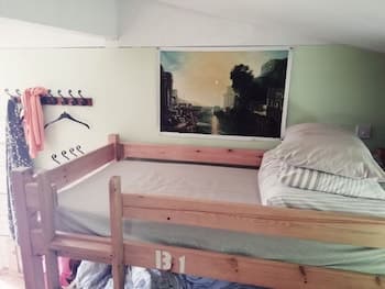 Edens Yard Backpackers