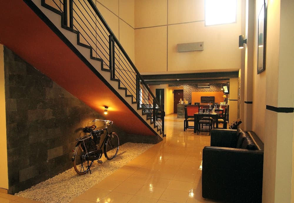 Puri Chorus Hotel