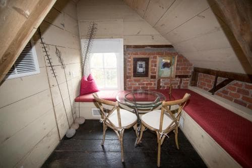 Jedediah Hawkins Inn
