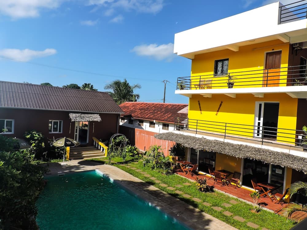 Hotel H1