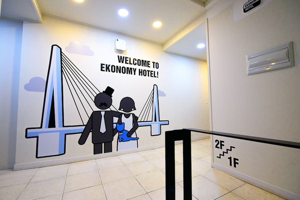 Ekonomy Hotel Yeosu