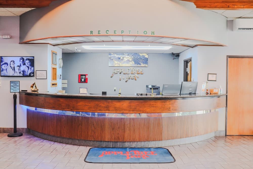 Apple Tree Inn and Suites