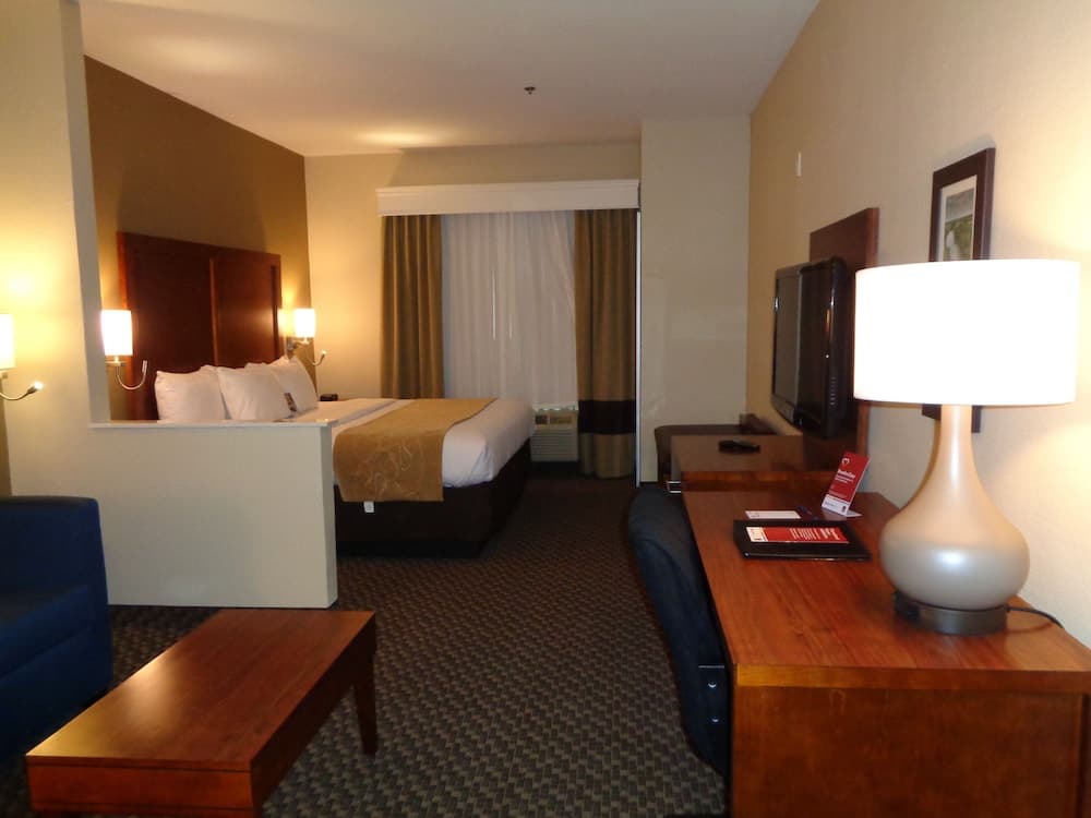 Comfort Suites