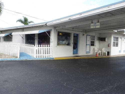 Royal Palms Motel