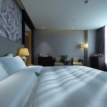 Peninsula Intercontinental Hotel