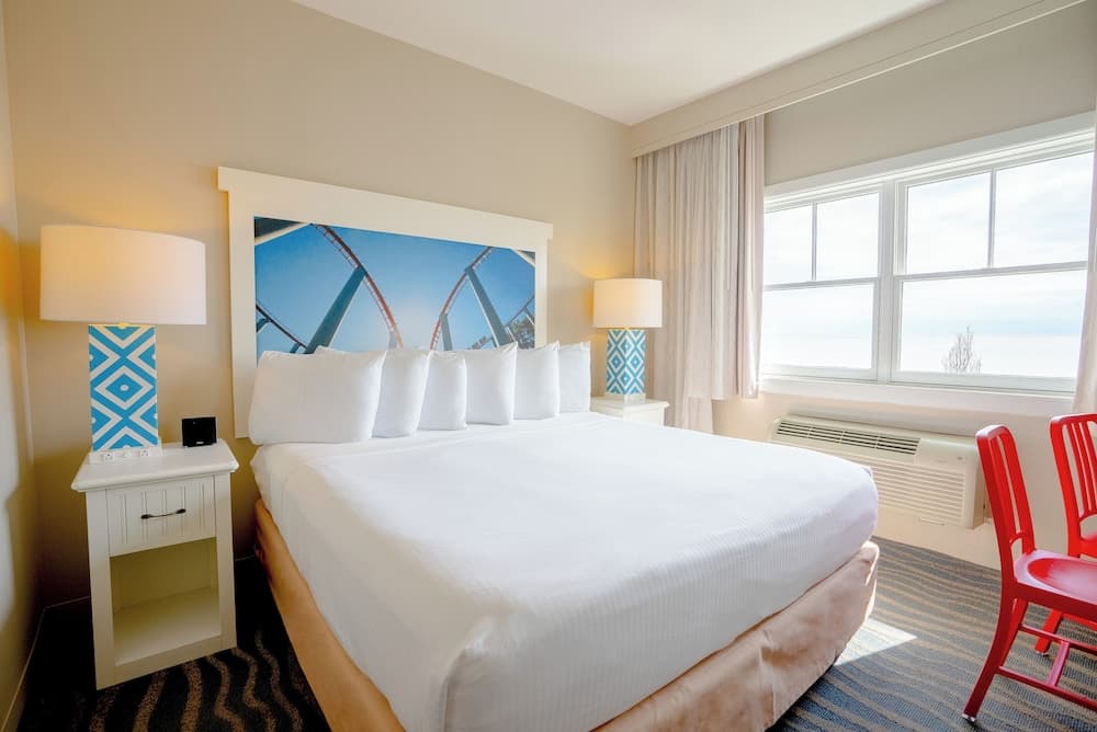 Cedar Point s Hotel Breakers