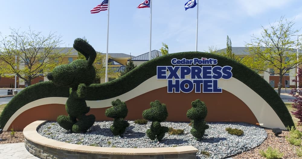 Cedar Point s Express Hotel