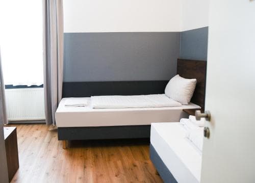 Apadana Hotel