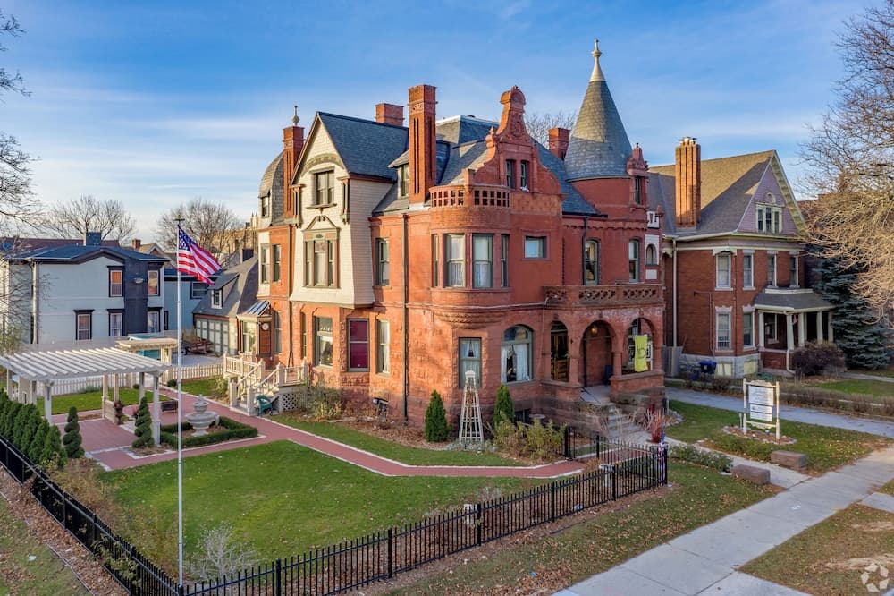 Schuster Mansion Bed & Breakfast
