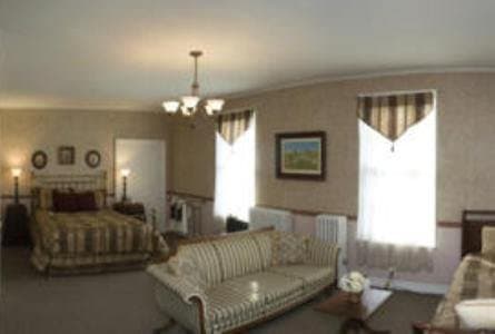 Rogues Harbor Inn
