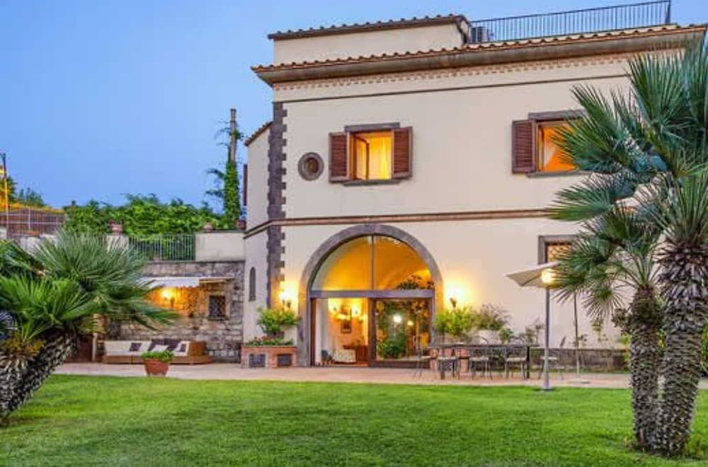 Villa Bronze