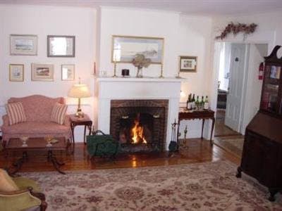 Honeysuckle Hill Inn