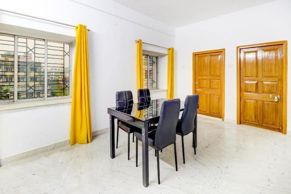 Goroomgo Priyanshu Guest House Ruby Kolkata