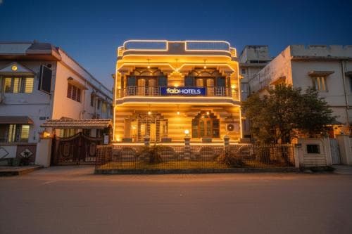FabExpress Heritage Inn