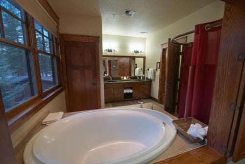 FivePine Lodge