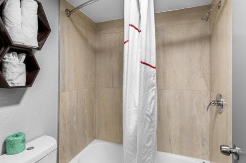 HomeTowne Studios by Red Roof Richmond - Airport Sandston