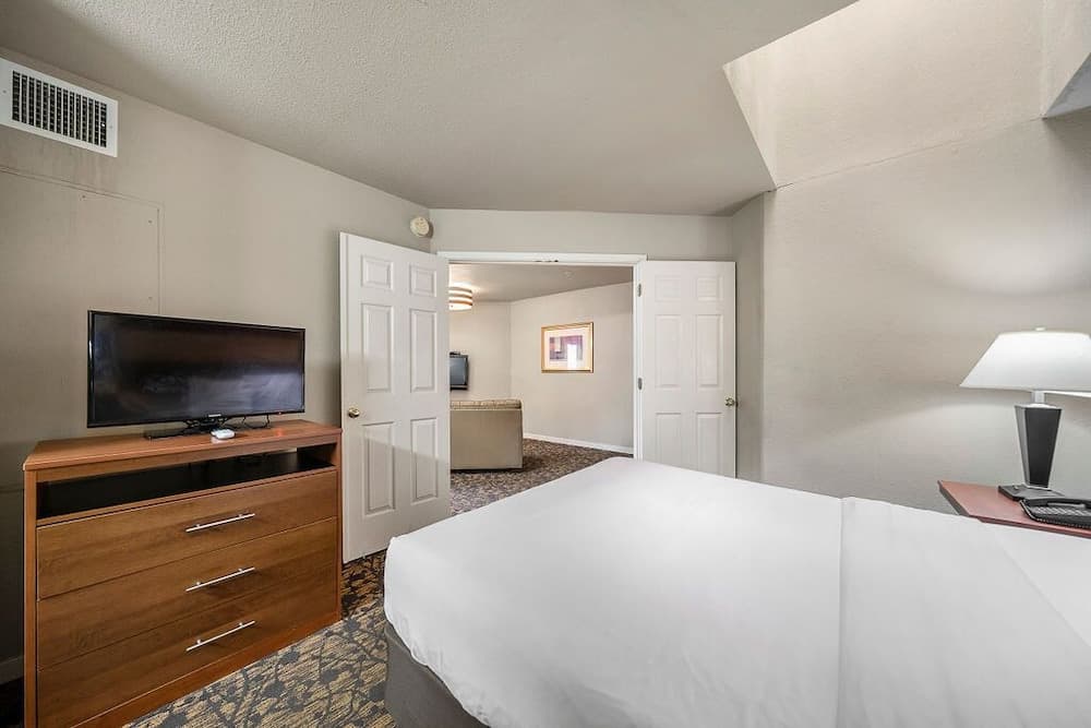 Quality Suites Buckhead Village