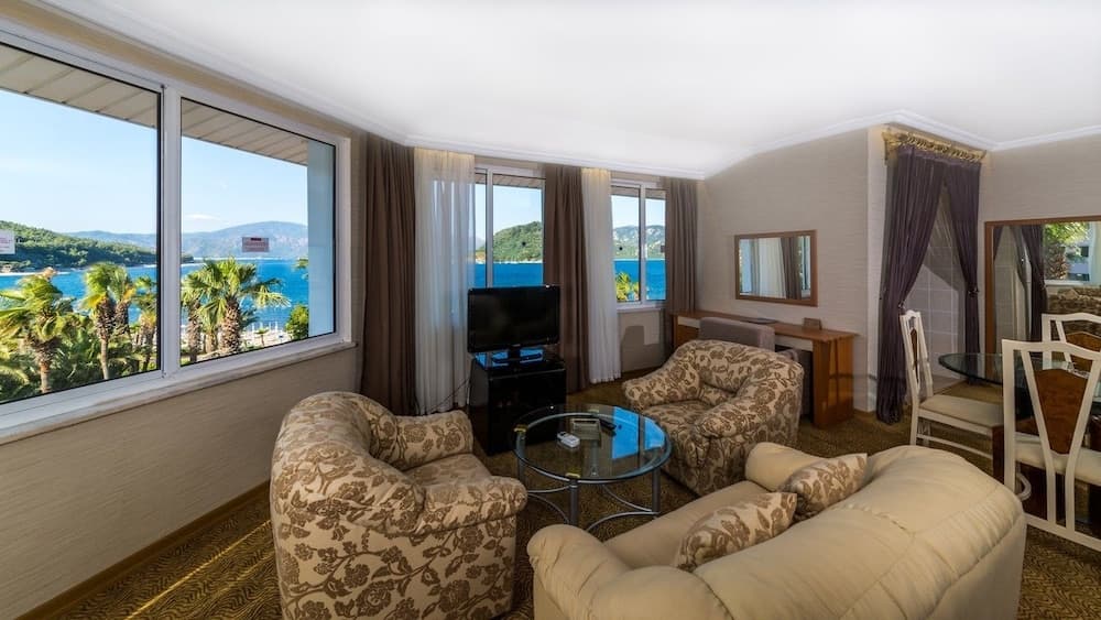 L’ETOILE BEACH HOTEL