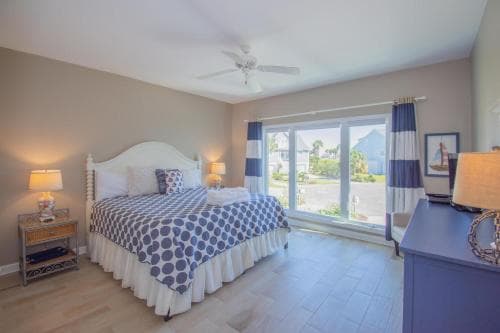 355 Ocean Point Dr