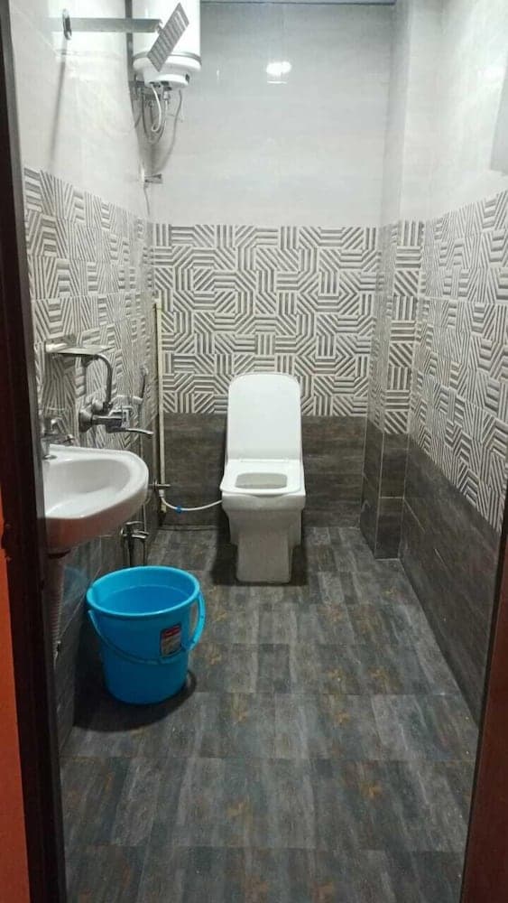 iROOMZ Lake View Palace