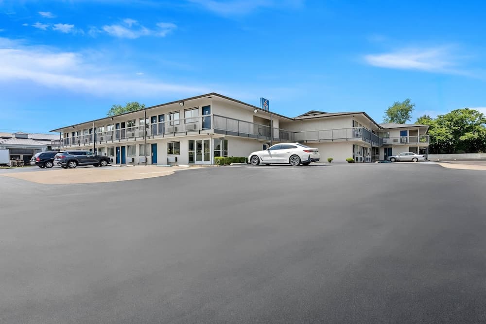Motel 6-Murfreesboro, TN