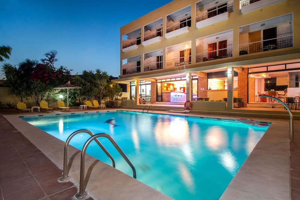 Mikes House Hotel