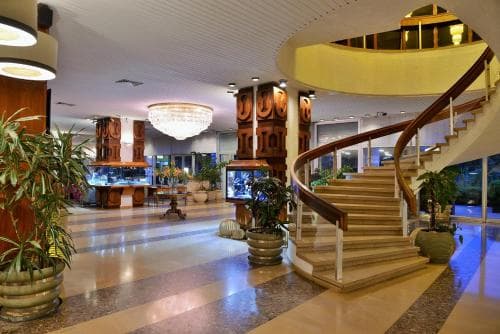 Carlton Hotel