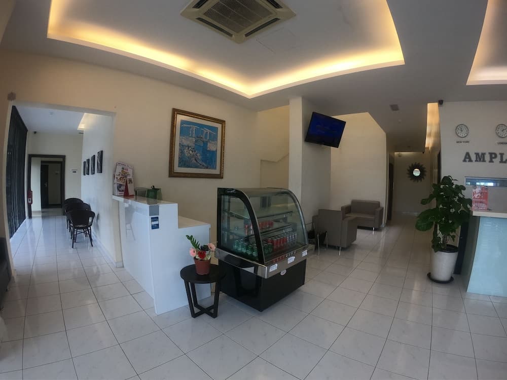 Ample Hotel