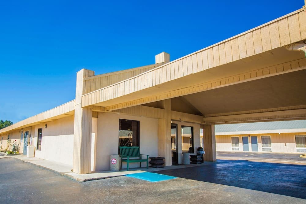 Rodeway Inn & Suites