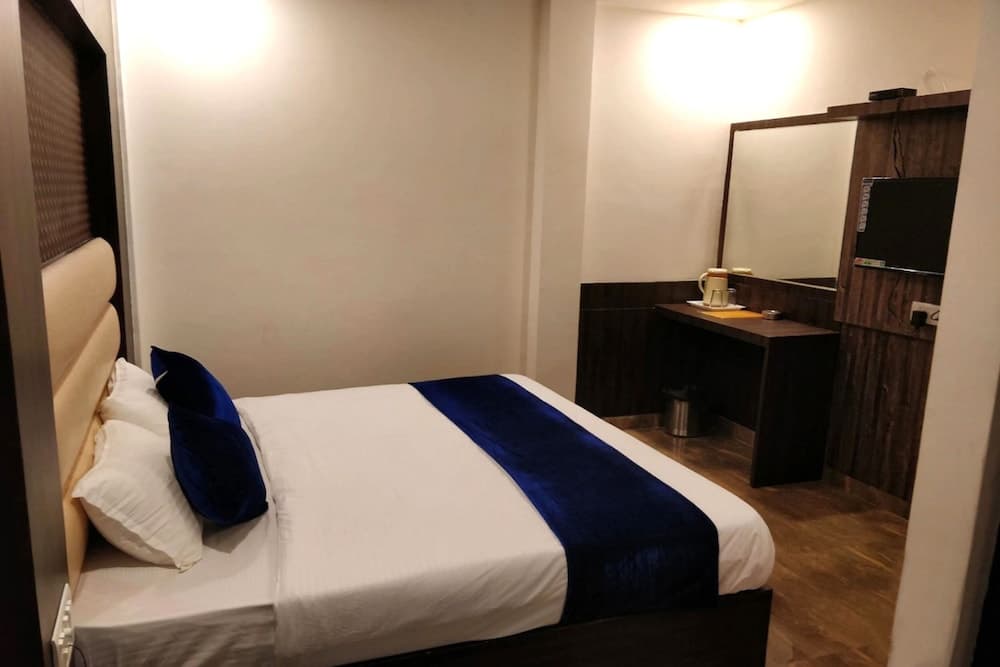 Goroomgo Alfa Charbhag Lucknow