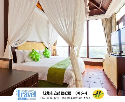 The Loft Seaside Suites