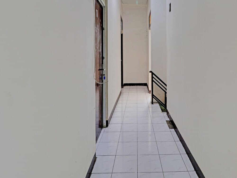 OYO Life 92685 Kost Arimbi