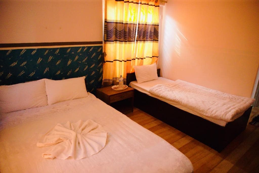 Hotel lake valley