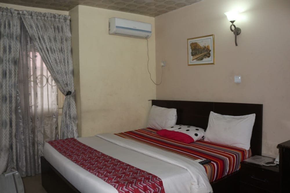 Albert Suites