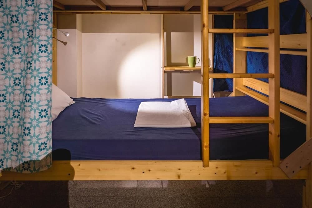 Fish hostel