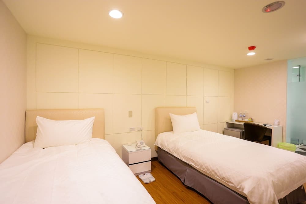 Jade Hotel