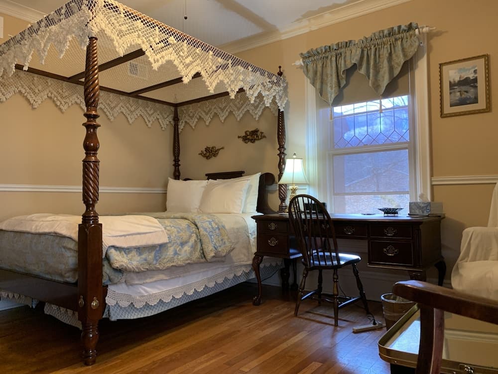 Brass Pineapple Inn