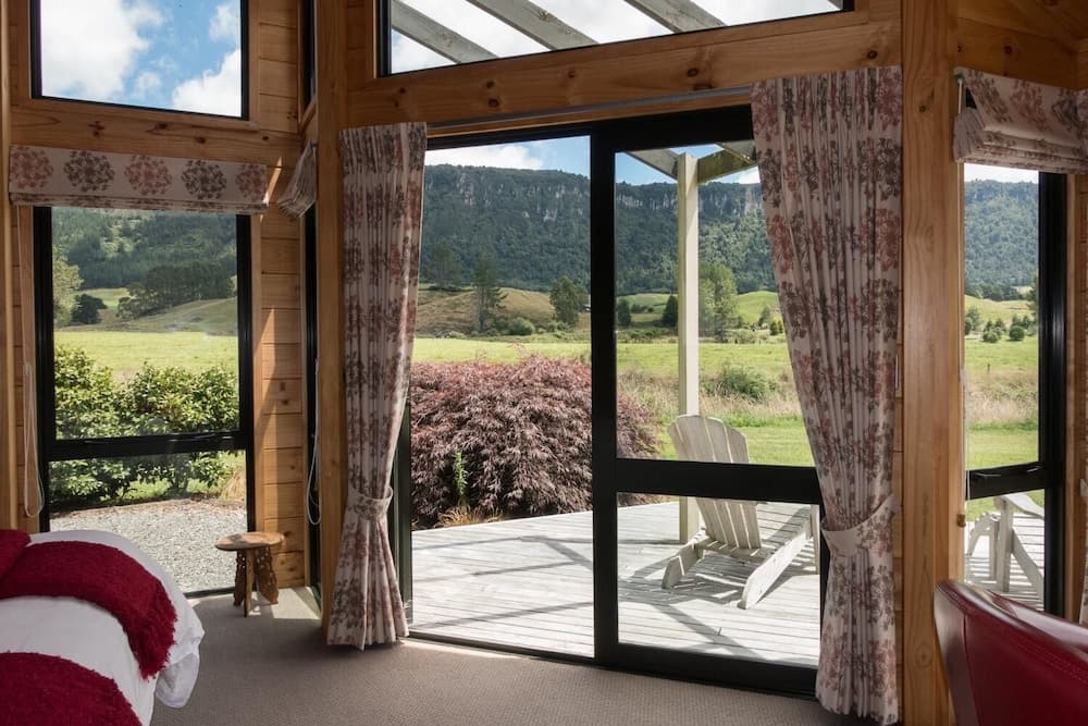 Astelia Lodge