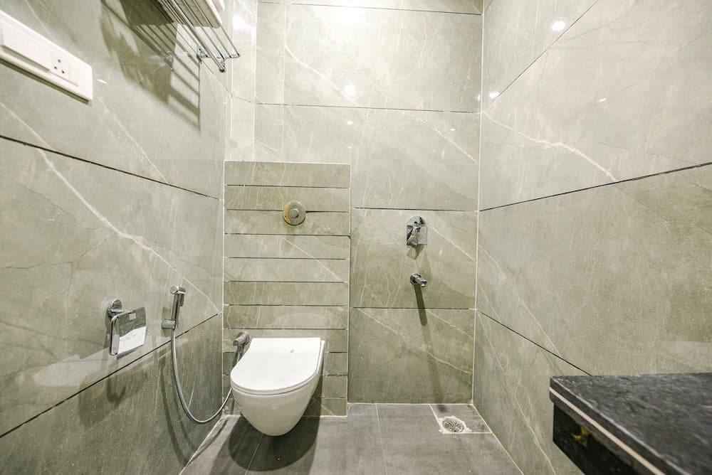 Fabhotel Midway