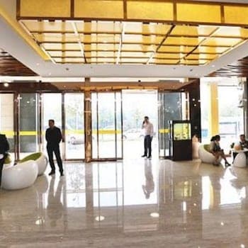 Chutian Lemon Tree Theme Hotel