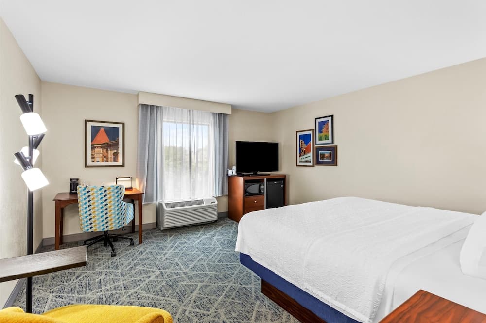 Hampton Inn DeKalb