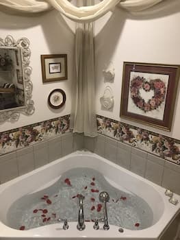 Bass & Baskets Bed & Breakfast