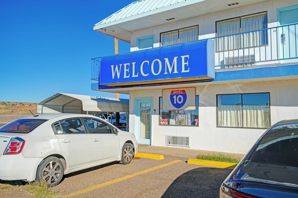 Motel 10