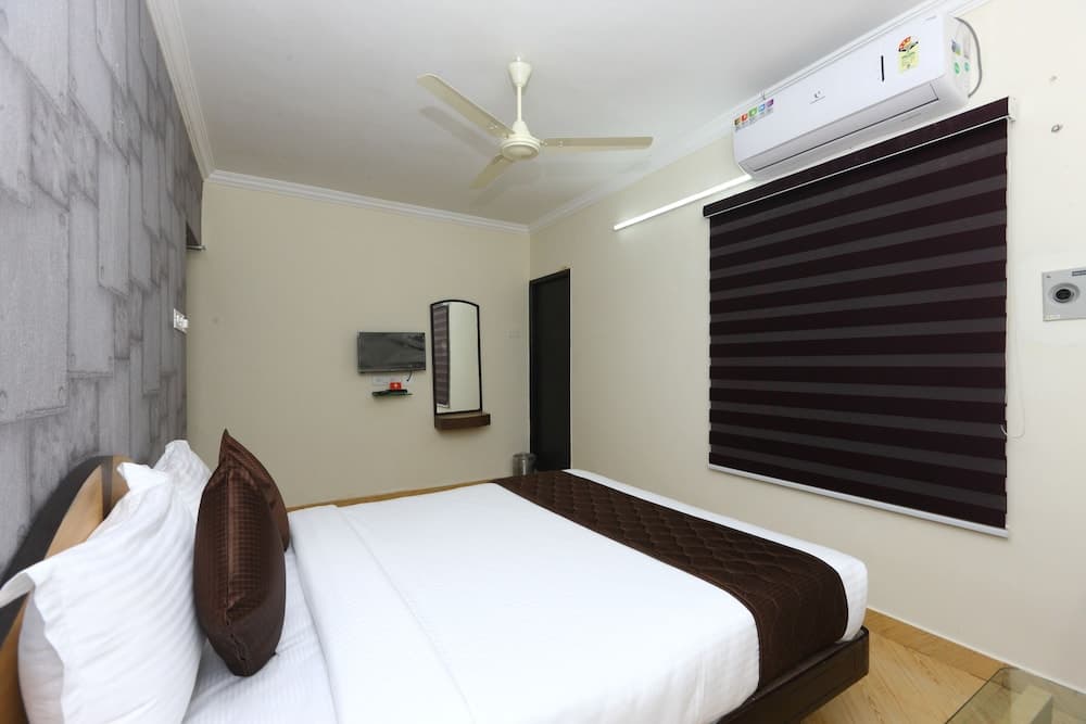 Oyo 9372 Rich Inn
