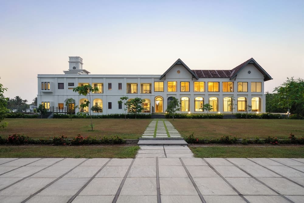 The Lake Manor