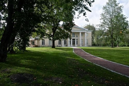 Kau Manor