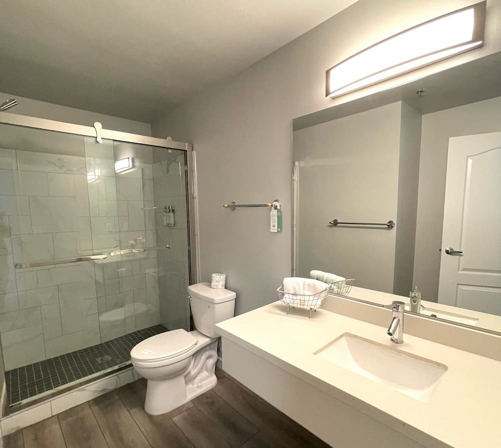 Tides Inn & Suites